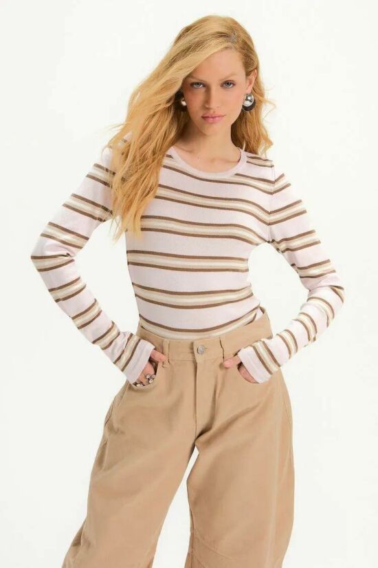 Imagem de Blusa Debbie Listrada Le Blog